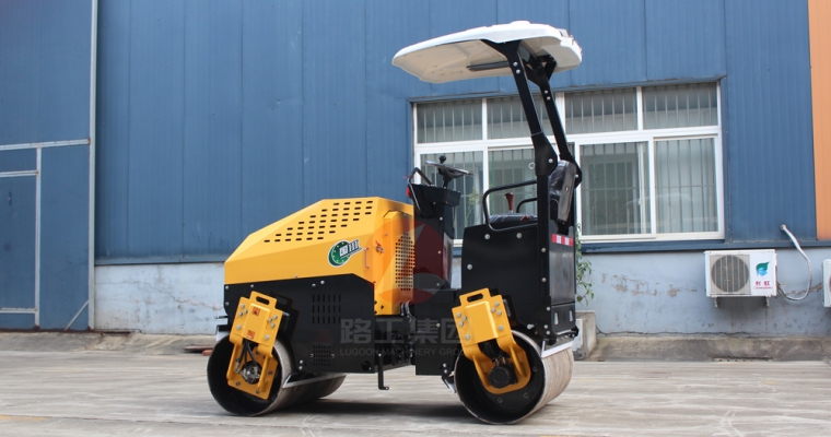 小型壓路機(jī)路面施工打滑怎么辦？